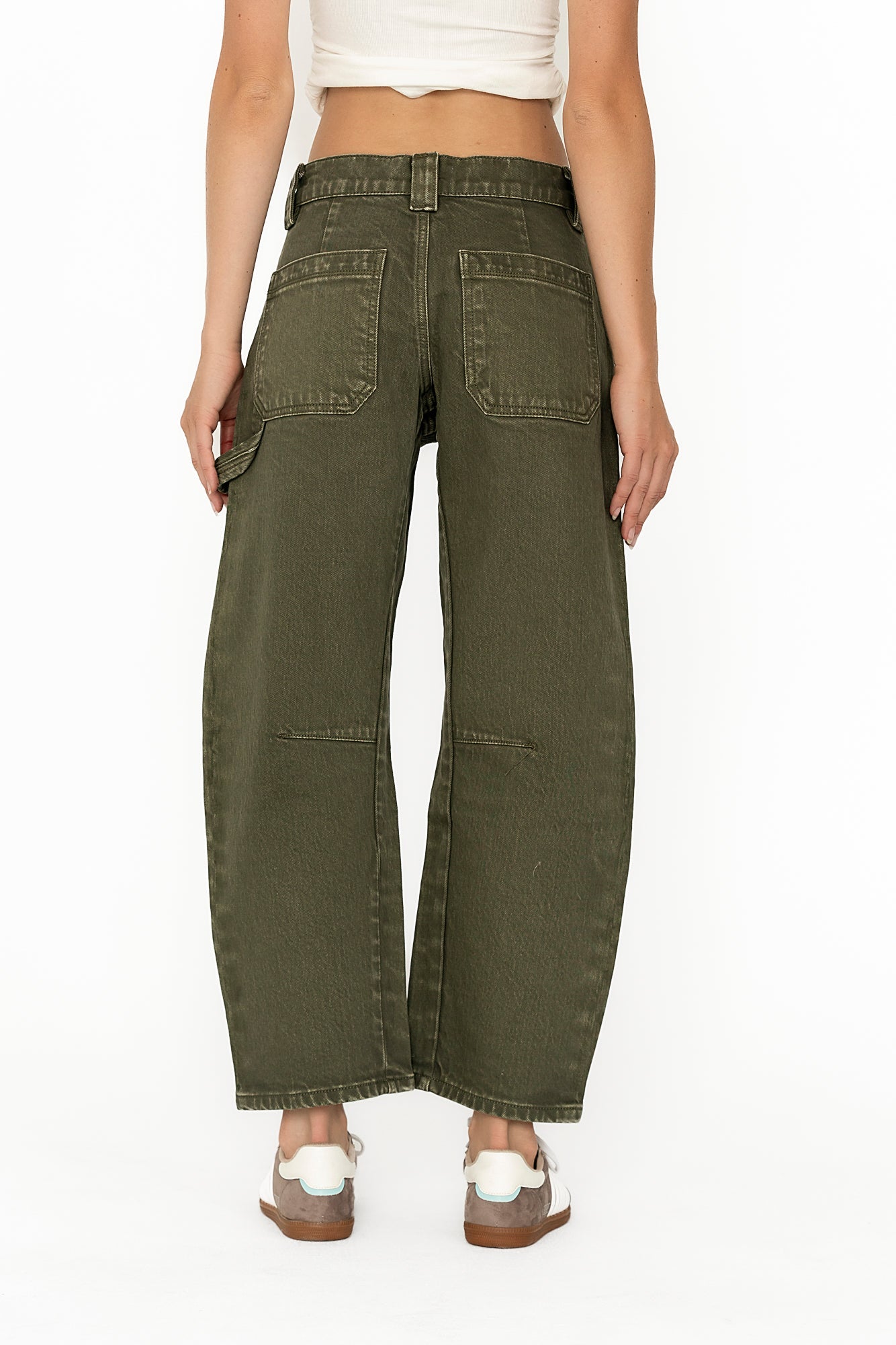 Scottie Barrel Jeans in Olive