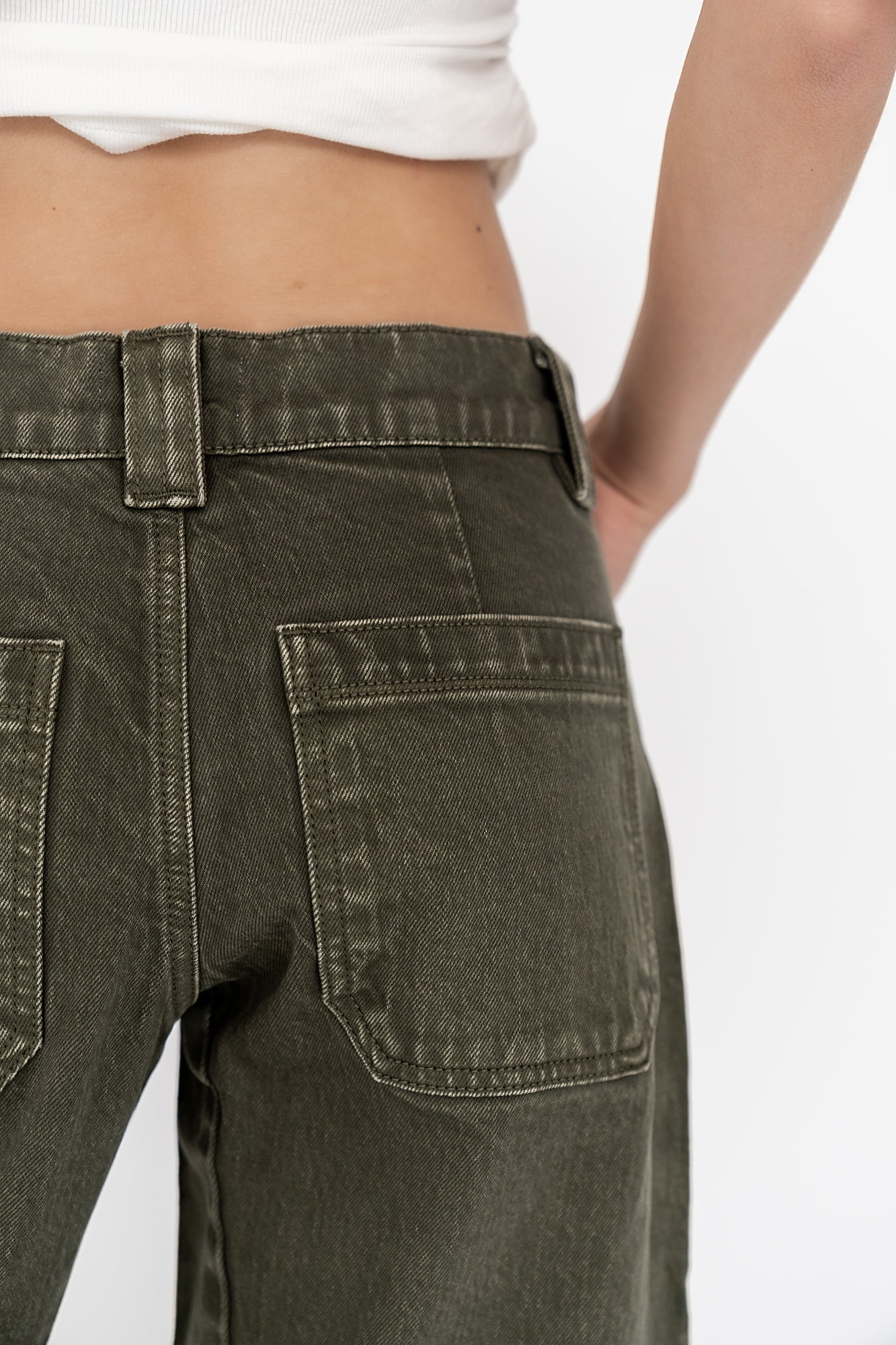 Scottie Barrel Jeans in Olive