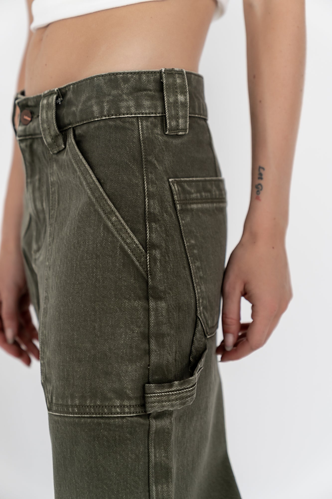 Scottie Barrel Jeans in Olive